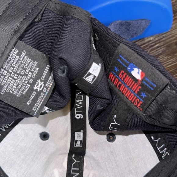 New Era 9Twenty New York Yankees Adjustable Hat - Picture 8 of 8